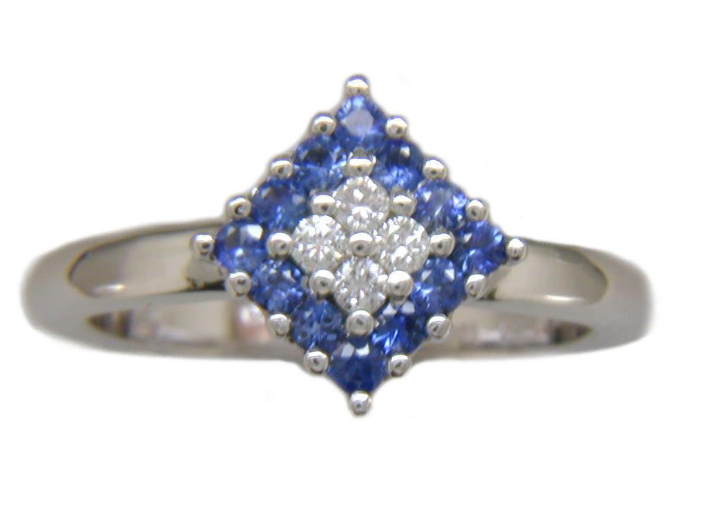 Gorgeous sapphire and diamond ring