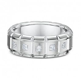 18ct White Gold square Princess Cut Diamond ring with 5 x .06ct G-H Vs Natural Diamonds, band is 2mm deep and 8mm wide -M1101